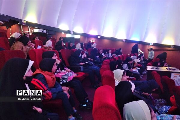 بازدید دانش‌آموزان دبستان شهید خلیل طهماسبی از مجموعه انگاریوم و افلاک نمای دانشگاه فردوسی مشهد