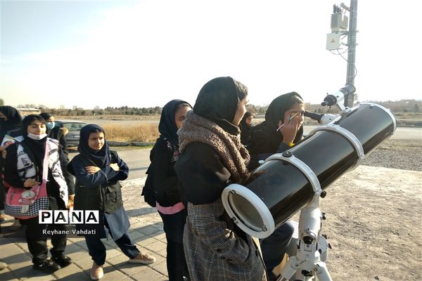 بازدید دانش‌آموزان دبستان شهید خلیل طهماسبی از مجموعه انگاریوم و افلاک نمای دانشگاه فردوسی مشهد