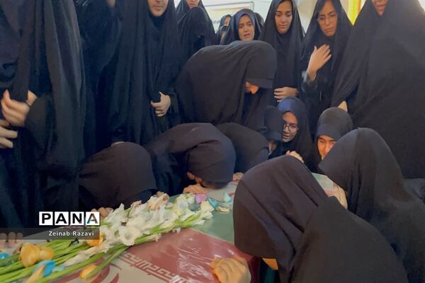 تشییع شهید گمنام در دبیرستان فرزانگان شهیده حسنی سعدی ناحیه چهار استان قم