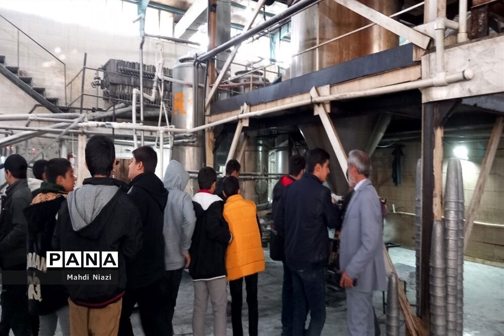 بازدید دانش‌آموزان دبیرستان بصیری۲ از شهرک صنعتی