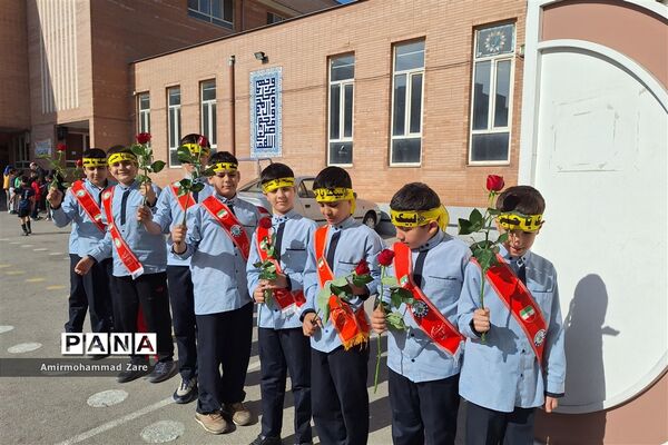 تشییع شهید گمنام در دبستان معارف 6 ناحیه 3 شیراز