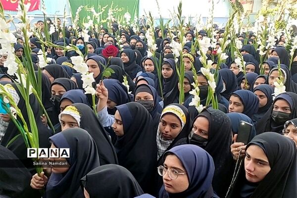 وداع با شهید گمنام در دبیرستان امام حسن عسکری2 ناحیه 3 شیراز