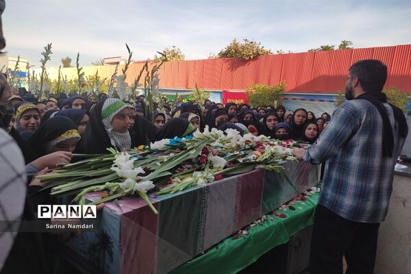وداع با شهید گمنام در دبیرستان امام حسن عسکری2 ناحیه 3 شیراز