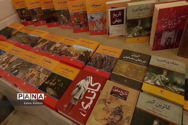 نمایشگاه کتاب و بازی‌های فکری در شهرستان محلات
