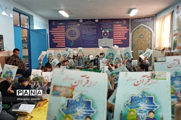 محفل انس با قرآن درآموزشگاه شیخ جنید شهرستان پیشوا