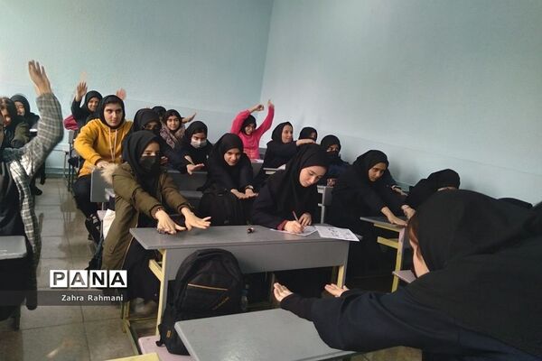 افزایش سلامتی با اجرای طرح آهن‌یاری و حرکات کششی در دبیرستان حجاب ناحیه یک ری