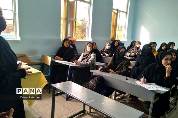افزایش سلامتی با اجرای طرح آهن‌یاری و حرکات کششی در دبیرستان حجاب ناحیه یک ری