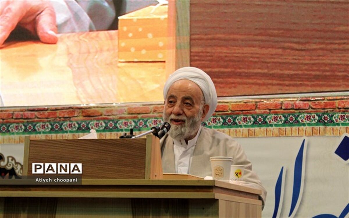 جذب حداکثری دانش‌آموزان به سمت نماز، از ماموریت‌های مهم متولیان تعلیم و تربیت است