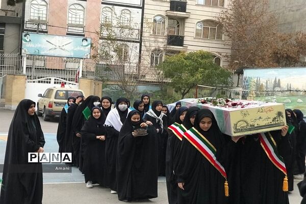 تشییع پیکرشهید گمنام دفاع مقدس در دبیرستان شاهد ارض اقدس