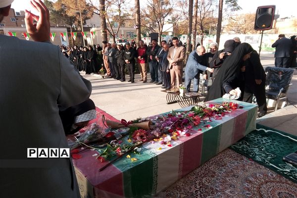 تشییع و وداع‌ با شهید گمنام در آموزشگاه حضرت زینب (س )شهرستان کاشمر