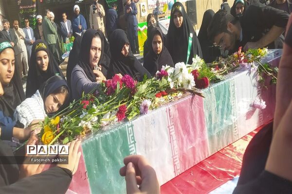 دانش آموزان مدارس اقلید میزبان آلاله گمنام هشت سال دفاع مقدس