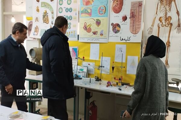 بازید مدیر آموزش و‌ پرورش شهرستان کلات از نمایشگاه هفته پژوهش و فناوری پژوهشسرای ابوریحان