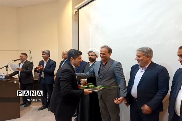 تجلیل از معلمان و دانش‌آموزان پژوهشگر شهرستان بهبهان