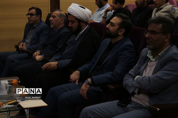 نشست نخبگان نوجوان خوزستان با معاون جوانان وزیر ورزش