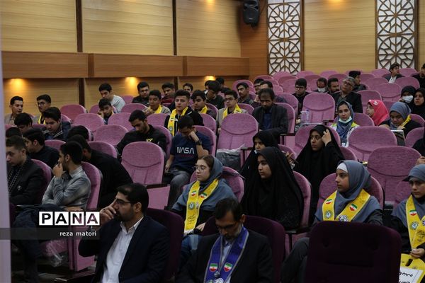 نشست نخبگان نوجوان خوزستان با معاون جوانان وزیر ورزش