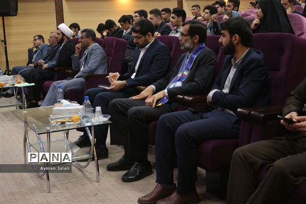 نشست نخبگان نوجوان خوزستان با معاون جوانان وزیر ورزش