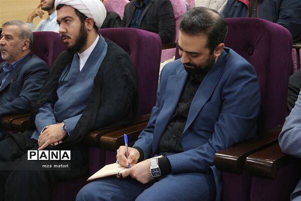 نشست نخبگان نوجوان خوزستان با معاون جوانان وزیر ورزش