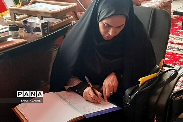 بازدید بازرسان ناحیه یک شهرری از اجرای طرح همتا در هنرستان شهید چمران پردیس