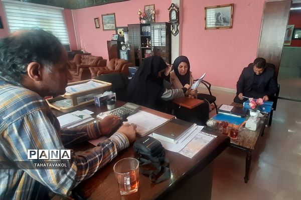 بازدید بازرسان ناحیه یک شهرری از اجرای طرح همتا در هنرستان شهید چمران پردیس