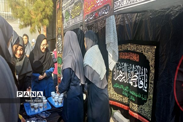 ایستگاه صلواتی به‌مناسبت ایام فاطمیه در آموزشگاه نمونه دولتی فرزانگان ناحیه دو