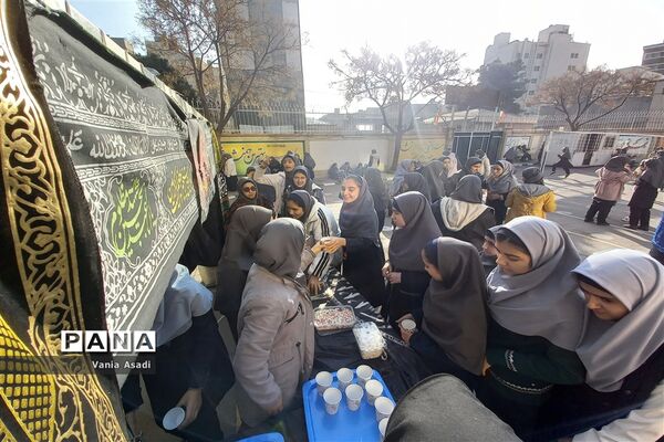 ایستگاه صلواتی به‌مناسبت ایام فاطمیه در آموزشگاه نمونه دولتی فرزانگان ناحیه دو