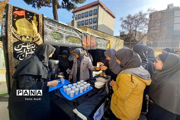 ایستگاه صلواتی به‌مناسبت ایام فاطمیه در آموزشگاه نمونه دولتی فرزانگان ناحیه دو