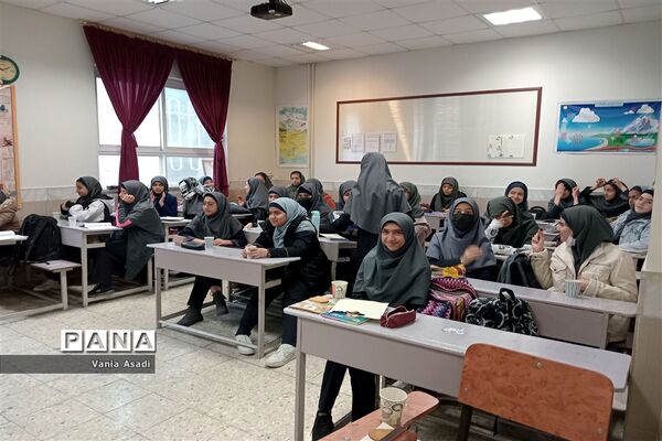ایستگاه صلواتی به‌مناسبت ایام فاطمیه در آموزشگاه نمونه دولتی فرزانگان ناحیه دو