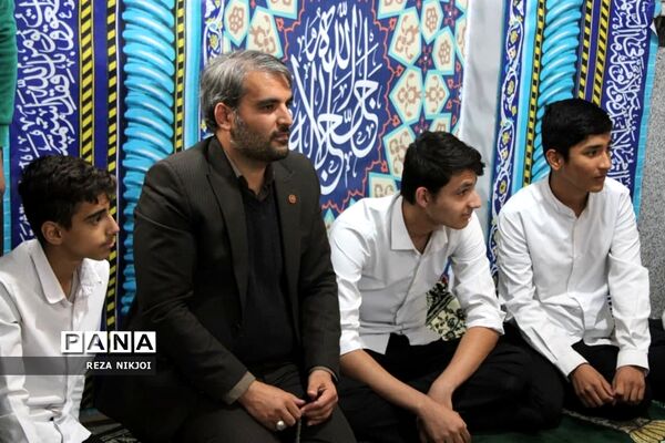 نمازی با دانش‌آموزان آموزشگاه امام علی (ع) ناحیه یک بهارستان