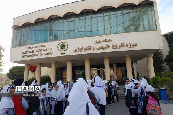 بازدید دانش‌آموزان مدرسه ظریف‌کارفرد از موزه تاریخ طبیعی
