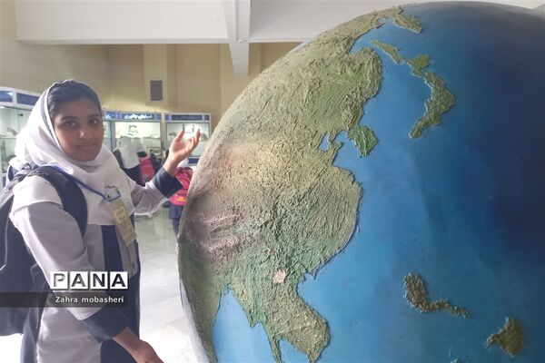 بازدید دانش‌آموزان مدرسه ظریف‌کارفرد از موزه تاریخ طبیعی