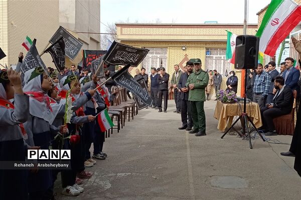 حماسه بی‌بدیل دانش‌آموزان شهرستان آباده در تشییع پیکر مطهر شهید گمنام