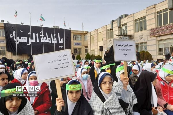 حماسه بی‌بدیل دانش‌آموزان شهرستان آباده در تشییع پیکر مطهر شهید گمنام