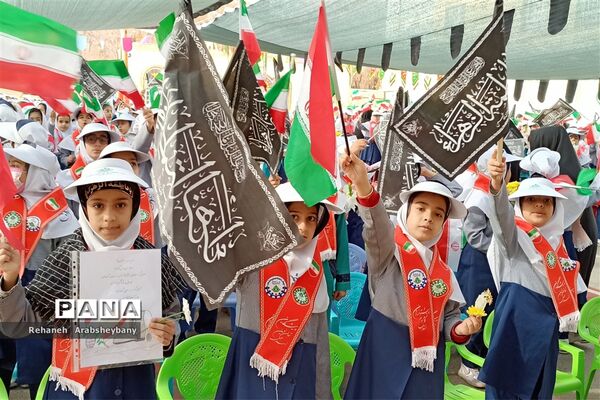 حماسه بی‌بدیل دانش‌آموزان شهرستان آباده در تشییع پیکر مطهر شهید گمنام