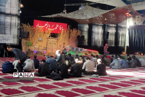 وداع دانش‌آموزان دختر و پسر زنجانی با پیکر شهید گمنام