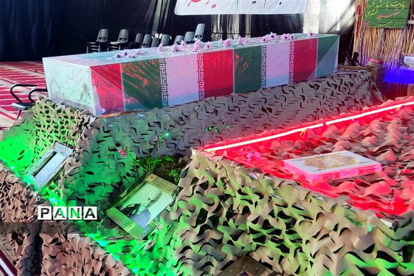 وداع دانش‌آموزان دختر و پسر زنجانی با پیکر شهید گمنام