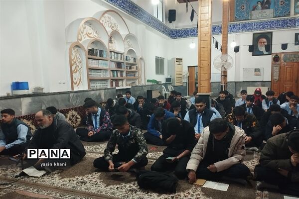 مراسم معنوی زیارت عاشورا در مسجد جامع سلمانشهر
