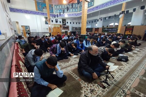 مراسم معنوی زیارت عاشورا در مسجد جامع سلمانشهر