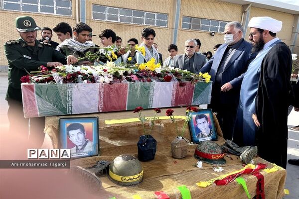 مراسم استقبال از پیکر شهید گمنام در مدارس پسرانه سطح شهرستان مه ولات