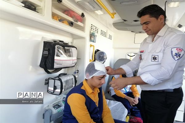 آموزش کمک‌های اولیه و اطفای حریق به دانش‌آموزان پیشتاز