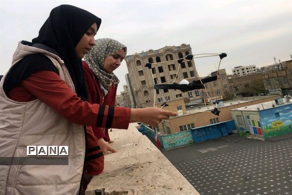 چالش نجات تخم مرغ درآموزشگاه حاج رحیم شعبانی ناحیه یک بهارستان