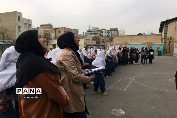 چالش نجات تخم مرغ درآموزشگاه حاج رحیم شعبانی ناحیه یک بهارستان