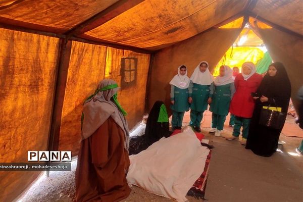 بازدید دانش‌آموزان مدارس فیروزکوه از نمایشگاه یاس کبود واقع در حوزه علمیه حضرت رقیه (س)