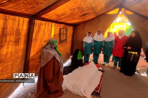 بازدید دانش‌آموزان مدارس فیروزکوه از نمایشگاه یاس کبود واقع در حوزه علمیه حضرت رقیه (س)