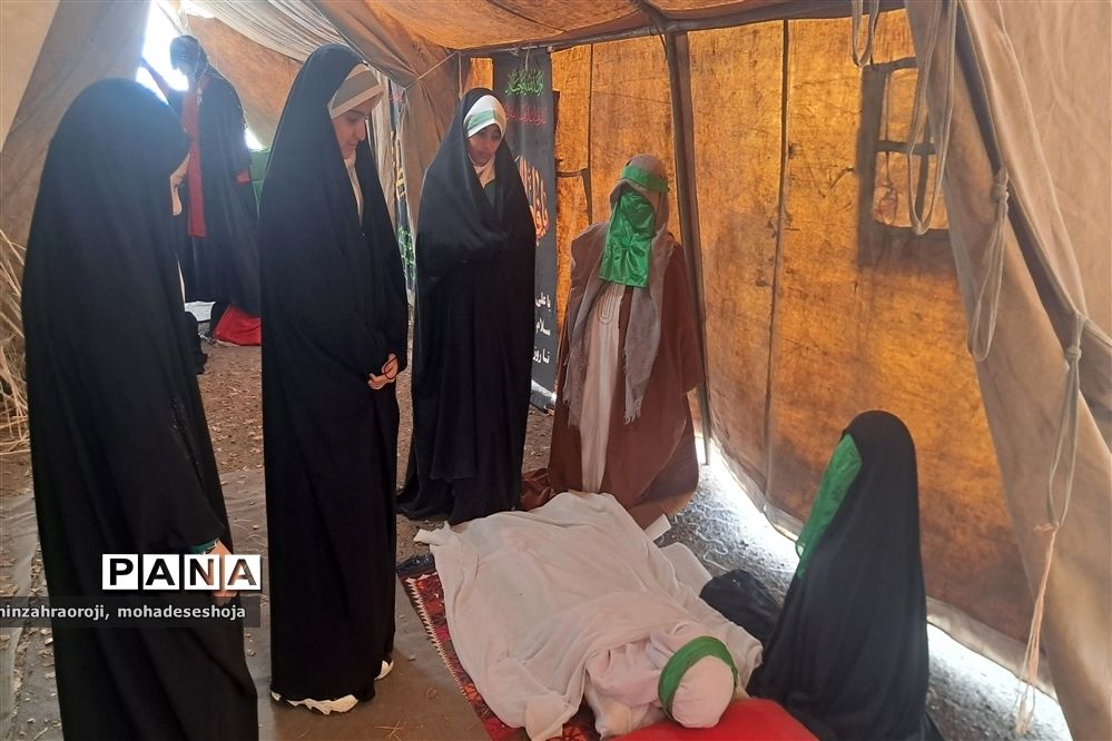 بازدید دانش‌آموزان مدارس فیروزکوه از نمایشگاه یاس کبود واقع در حوزه علمیه حضرت رقیه (س)