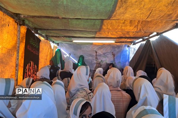 بازدید دانش‌آموزان مدارس فیروزکوه از نمایشگاه یاس کبود واقع در حوزه علمیه حضرت رقیه (س)