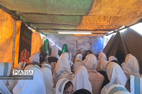 بازدید دانش‌آموزان مدارس فیروزکوه از نمایشگاه یاس کبود واقع در حوزه علمیه حضرت رقیه (س)