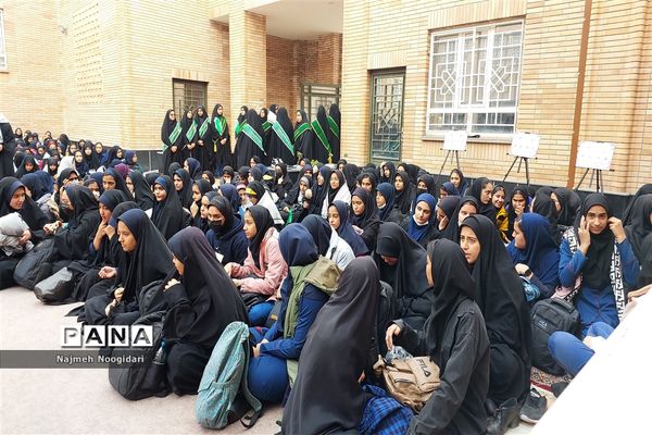 تشییع شهید گمنام توسط دانش‌آموزان دبیرستان قاسم سلیمانی٣