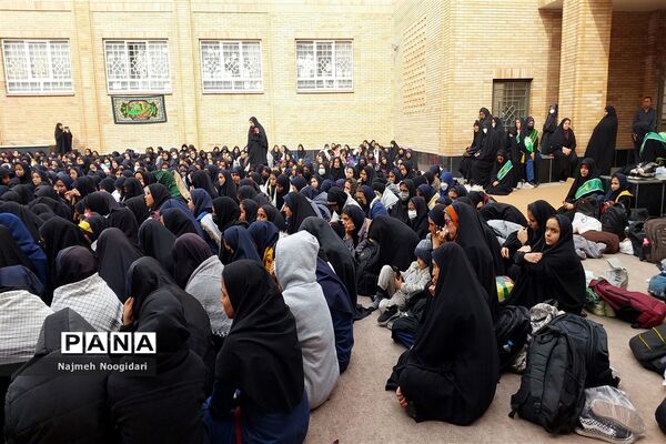 تشییع شهید گمنام توسط دانش‌آموزان دبیرستان قاسم سلیمانی٣