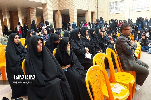 تشییع شهید گمنام توسط دانش‌آموزان دبیرستان قاسم سلیمانی٣