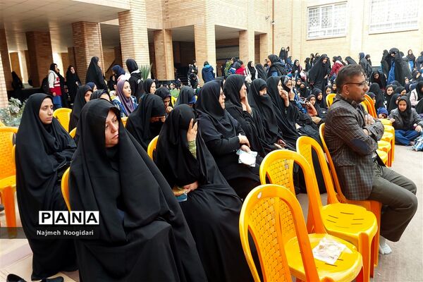تشییع شهید گمنام توسط دانش‌آموزان دبیرستان قاسم سلیمانی٣
